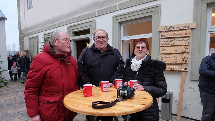Ha&szlig;furter Kreuzbergpilger kommen jedes Jahr zur Dortweihnacht. Foto: Philipp Bauernschubert