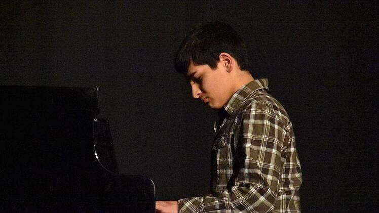 Mohammad Ahmadi am Klavier