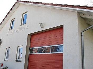 Das Feuerwehrgerätehaus in Beiersdorf bleibt im Eigentum der Stadt Coburg. Demnächst soll hier ein für alle frei zugänglicher Defibrillator angebracht werden. Foto: Wolfgang Desombre
