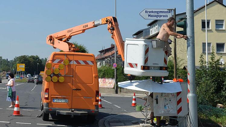 Heute soll die Baustelle an der Kreuzung Münchner Ring/Rotenstein-straße/Gereuthstraße schon beendet sein. Alle Fotos: Ronald Rinklef