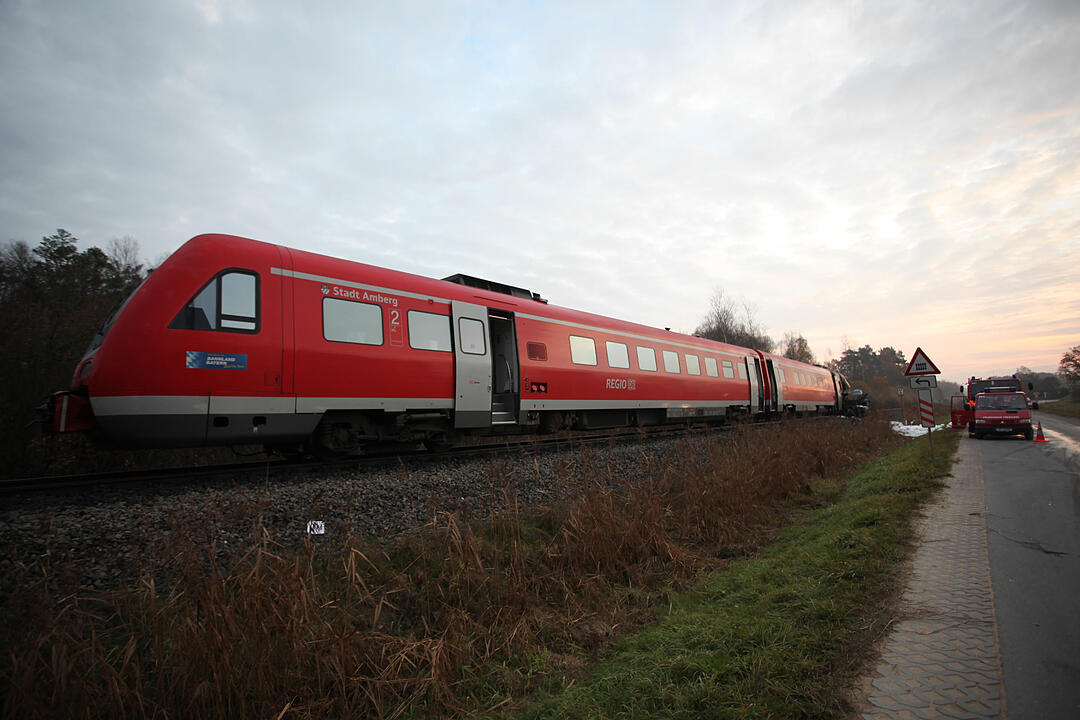 Tagbilder: Zugunglück in der Oberpfalz