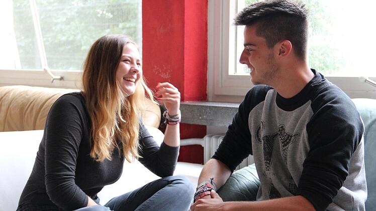 Lorenz Schneider und Sophie Groetsch sind ein letztes Mal im Q-Zimmer des Caspar-Vischer-Gymnasiums, Hier haben sie viel geplant, gelernt, gelacht und diskutiert.  Fotos: Katharina Müller-Sanke