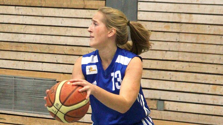 Paula Zrenner lief in der Schlussphase noch einmal hei&szlig;, erzielte zehn ihrer zw&ouml;lf Punkte allein im letzten Viertel und war damit neben Barbara Hartz Topscorerin der Shorthorns. Foto: Johannes H&ouml;llein/Archiv