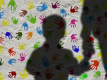 Bischof Dr. Franz Jung hat einem Priester der Di&ouml;zese W&uuml;rzburg wegen Vorw&uuml;rfen des sexuellen Missbrauchs einer m&ouml;glicherweise noch jugendlichen Person bis zur Kl&auml;rung des Sachverhalts die Aus&uuml;bung des priesterlichen Dienstes verboten.