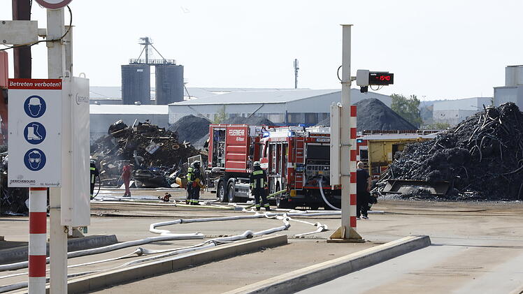 Brand einer Lagerhalle am Nürnberger Hafen