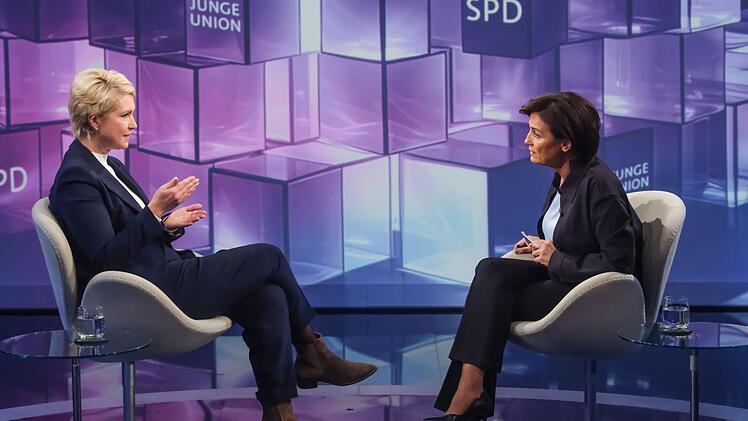 Manuale Schwesig (links) sagte im Gespräch im Sandra Maischberger: "Das ist eine klassische Führungsaufgabe, und ich gehe davon aus, dass Herr Merz dieser Führungsaufgabe gerecht wird."