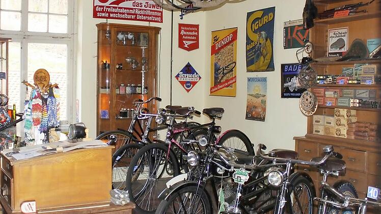 Reise in die Vergangenheit: Ein originalgetreu rekonstruierter Fahrradladen aus den dreißiger Jahren weckt Erinnerungen