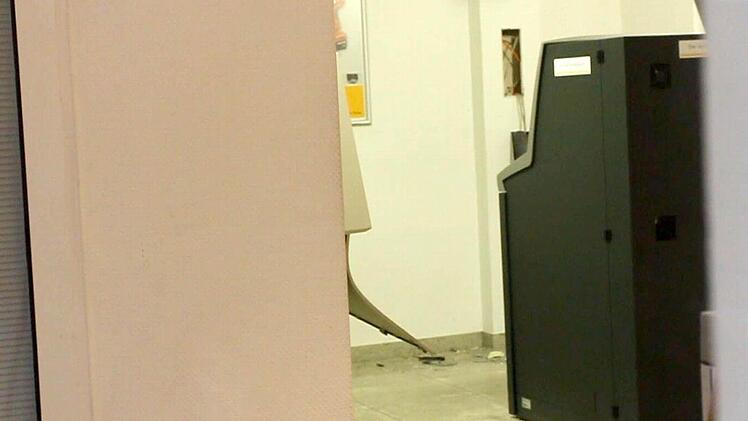 Der beschädigte Geldautomat (Foto: News5 / Fricke)