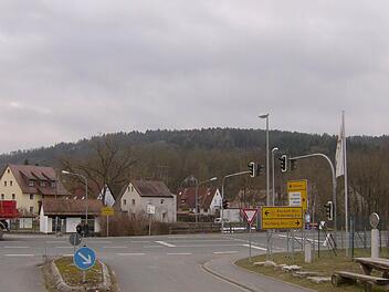 Der Blick auf den Katzberg deutet an, dass es in Weißenohe recht viele Steilhänge gibt, von denen Gefahr durch Erdrutsch oder Steinschlag ausgehen kann. Foto: Petra Malbrich