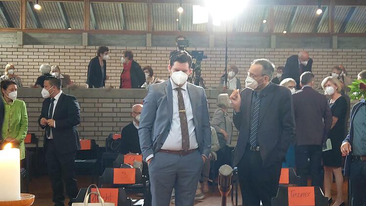 Auch die Vertreter der Stadt nahmen am Gottesdienst teil: OB Dominik Sauerteg und 3. Bürgermeister Thomas Nowak. Foto: Simone Bastian