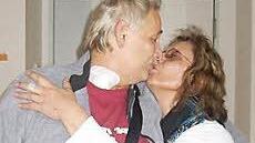Heidi Münz steht ihrem Mann bei - auch wenn sie ihn nur einmal wöchentlich besuchen kann.