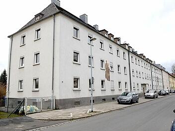 Die drei Mietshäuser Neuerbstraße 45, 47 und 49 haben im Herbst die Eigentümerin gewechselt. Foto: Ronald Rinklef