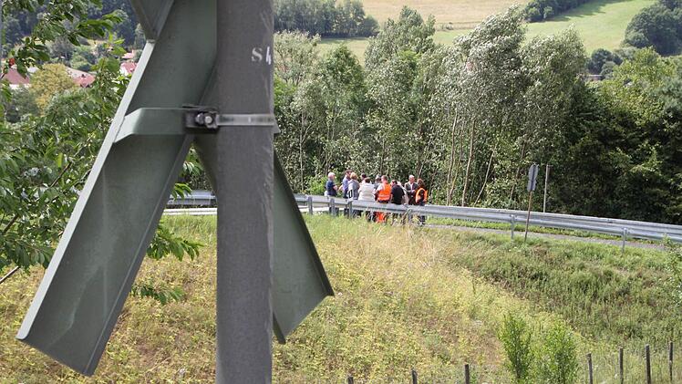 Impressionen vom Ortstermin des Zeitlofser Gemeinderats zur Straßensanierung am 28. Juli 2015. Foto: Ulrike Müller