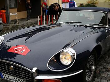 Ein 43 Jahre alte Jaguar E-Type Caprio mit Ullrich Nickel am Steuer.  zz/ Foto: Wolfgang Schwarz