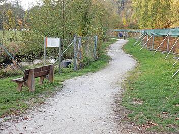 Der Wirtschaftsweg ab der Kläranlage bis zum Alting entlang des Trubachtals wird derzeit von Günter Oßmann ehrenamtlich gesäubert.  Foto: Löwisch