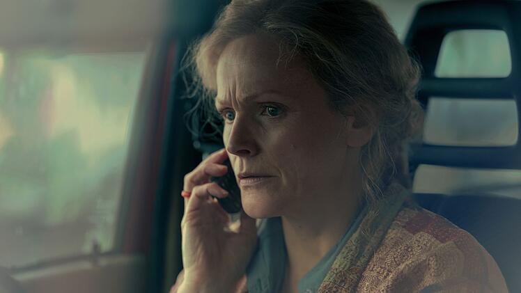 Jenna Reid (Maxine Peake) lebt mit Mann und Tochter ein zur&uuml;ckgezogenes Leben auf einer Farm in der N&auml;he von Port McKenna.