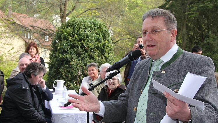 Für die Stadt Kulmbach gratulierte OB Henry Schramm zur Einweihung des Pfarrhauses. Foto: Sonny Adam