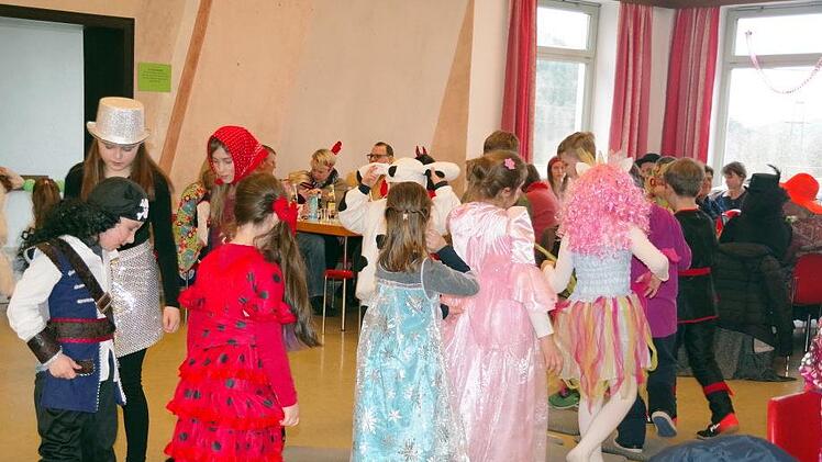 Feiern wir die Gro&szlig;en konnten die kleinen "Fl&ouml;&szlig;er" am Faschings-Dienstag in Friesen.