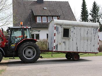 Der Bauwagen kommt an. Foto: Wolfgang Desombre