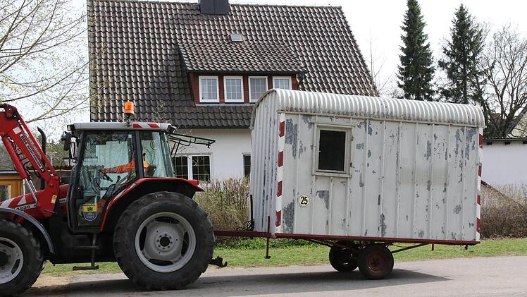 Der Bauwagen kommt an. Foto: Wolfgang Desombre