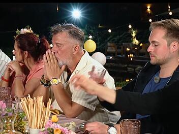 Frank (ver)zweifelt immer mehr (Mitte).