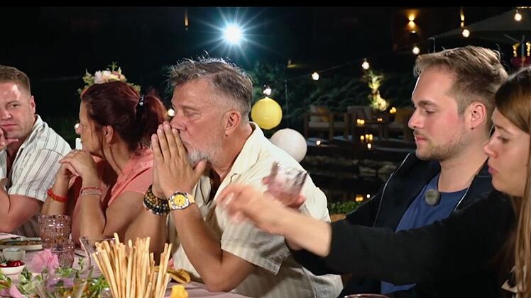 Frank (ver)zweifelt immer mehr (Mitte).