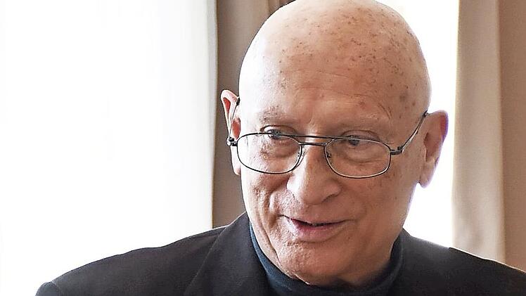 Herbert Bogner bei seiner Verabschiedung als Vorsitzender der Geschwister-D&uuml;mmlein-Stiftung.