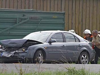Rettungseinheiten arbeiten Hand in Hand - auch bei der Autoschieberei in Herzogenaurach.  Foto: Michael Busch