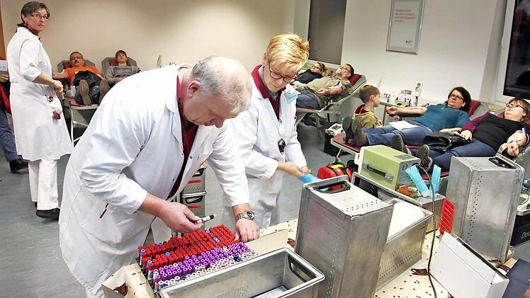 Erstmals hat am Wochenende im neuen BRK-Haus in Ebern ein Blutspendetermin stattgefunden. Über 160 Spender kamen.  Foto: Michael Will