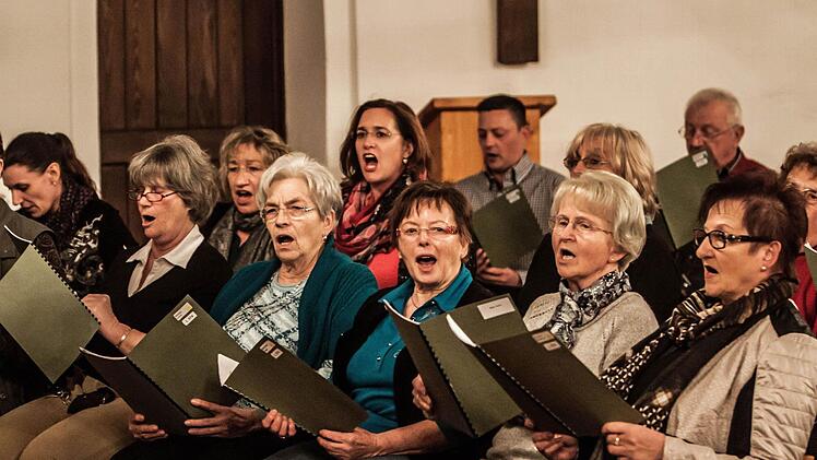 Impressionen von der Probenarbeit an Helmut Mitzenheims "Weihnachtsoratorium".Foto: Jochen Berger