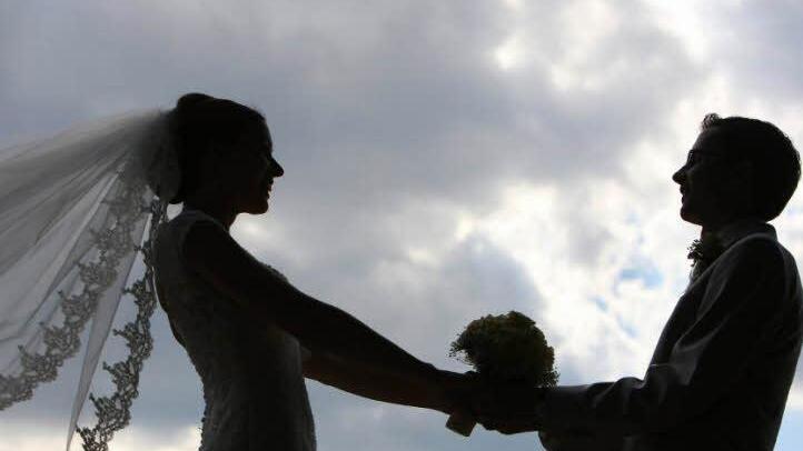 Heiraten soll romantisch sein. Da reicht vielen nicht der Gang ins Rathaus.  Foto: dpa