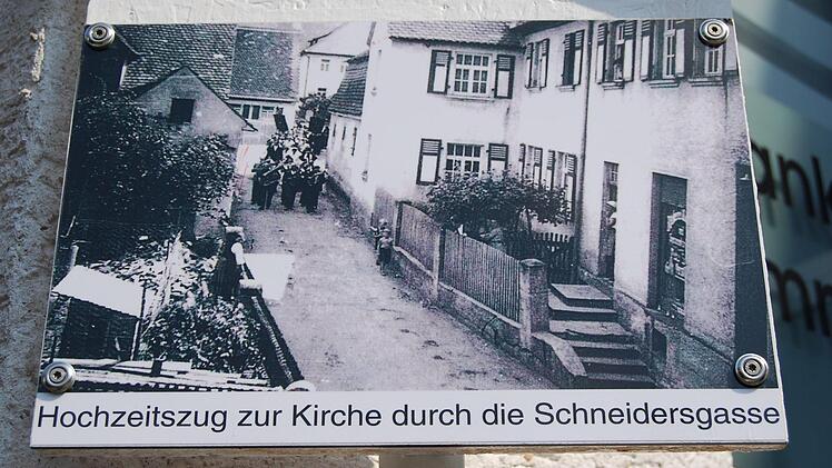 Hochzeitszug durch die Schneidergasse. Foto: Gerhard Hoch