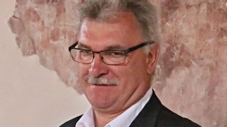 Bürgermeister Helmut Dietz zeigte sich angetan von dem, was unter Regie des Fördervereins und durch die Forschungen von Heike Tagsold entstanden ist.Helmut Will