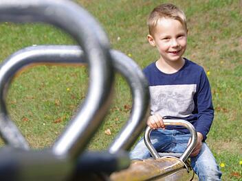 Konstantin Geigerhilk ist gerne auf dem Spielplatz. Hier im Inneren Ring in Kronach.Marco Meißner
