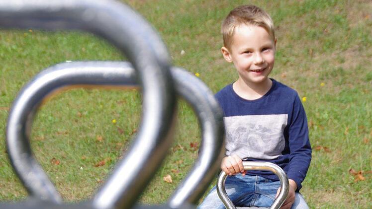 Konstantin Geigerhilk ist gerne auf dem Spielplatz. Hier im Inneren Ring in Kronach.Marco Meißner