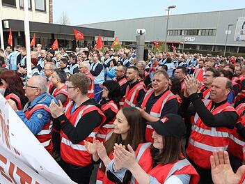 Die Nachfrage nach Diesel-Komponenten sinkt, die Schließtage in Bamberg nehmen zu: Die Bosch- Belegschaft geht unsicheren Zeiten entgegen.   Fotos: Barbara Herbst