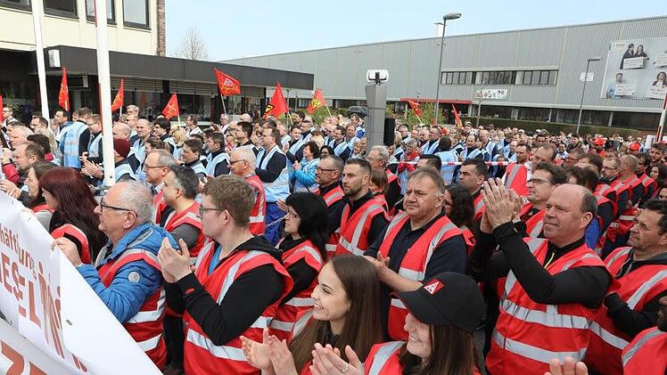 Die Nachfrage nach Diesel-Komponenten sinkt, die Schließtage in Bamberg nehmen zu: Die Bosch- Belegschaft geht unsicheren Zeiten entgegen.   Fotos: Barbara Herbst
