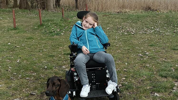 Geroda: Luisa mit Muskelerkrankung will nach OP wieder laufen - Familie erfährt "unglaubliche" Hilfe