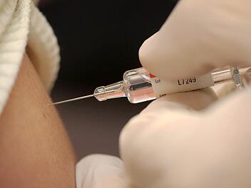 Die Grippe-Impfung muss jedes Jahr erneuert werden, weil sich die Virenstämme ständig verändern.  Foto: Fredrik von Erichsen