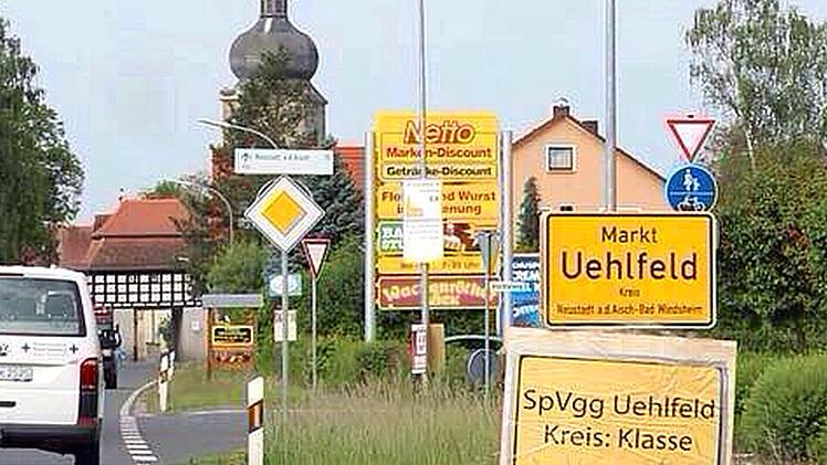 Kreativ oder kränkend? Die Uehlfelder Fußballer nehmen die Häme der Rivalen nach dem Abstieg aus der Kreisliga relativ gelassen hin. Fotos: privat