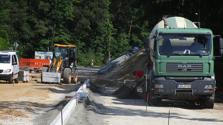 Die Verkehrsinsel  in Weiher wird gepflastert. Foto: Florian Buchholz/Staatliches Bauamt Nürnberg