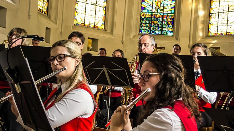Reichlich Applaus erhielt das Musikverein Stadt Rödental unter Leitung von Lena Wegener bei seinem Konzert in der Heilig-Kreuz-Kirche Coburg.Foto: Jochen Berger