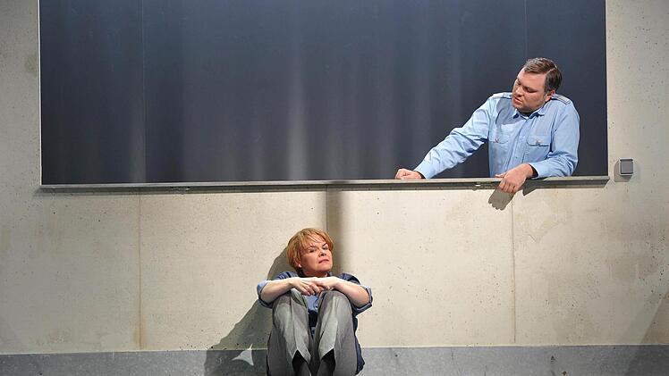 Szene aus Beethovens "Fidelio" am Landestheater Coburg in der Neuinszenierung von Rudolf FreyFoto: Andrea Kremper