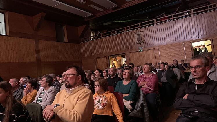 Vollbesetzt war die Turnhalle des TSV Marktzeuln beim Konzert zum 50-jährigen Bestehen des Musikvereins.Karin Sträßner