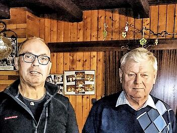 Ehrungen bei der Reservistenkameradschaft Ludwigsstadt (von links): stellvertretender Vorsitzender Chris Brandl, die Ausgezeichneten Kassier Norbert Fehn sowie Vorsitzender Karl-Heinz Kirsch und stellvertretender Bezirksvorsitzender Richard Eichhorn Foto: Schülein