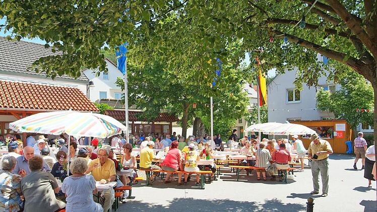 In den Höfen, auf Plätzen und auf der Hauptstraße wurde gefeiert.