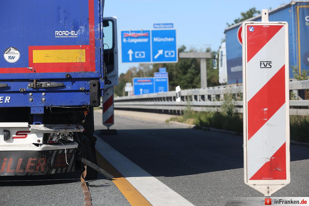 Lkw rast in Stauende - Eine Tote, sieben Verletzte