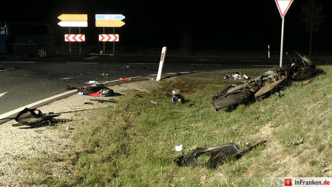 Pkw uebersieht 17 jaehrigen Motorrad bei Bad Koenigshofen