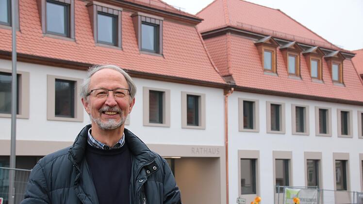 Der Euerdorfer Bürgermeister Peter Bergel will im September allen Bürgern das neue Rathaus zeigen.