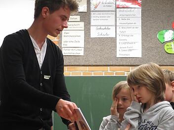 "Das kenn' ich, das ist eine optische Täuschung!" An der Station "Auge" konnten die Schülerinnen und Schüler den so genannten "blinden Fleck" ihres Auges erkennen.